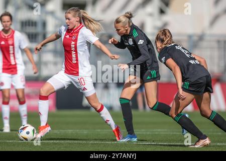 Amsterdam, Paesi Bassi. 29 settembre 2024. AMSTERDAM, 29-09-2024, De Toekomst, Azerion Eredivisie vrouwen, Ajax - PEC (donne), stagione 2024/2025, durante la partita Ajax - PEC (donne), la giocatrice dell'Ajax Nadine Noordam segna 5-1 crediti: Pro Shots/Alamy Live News Foto Stock