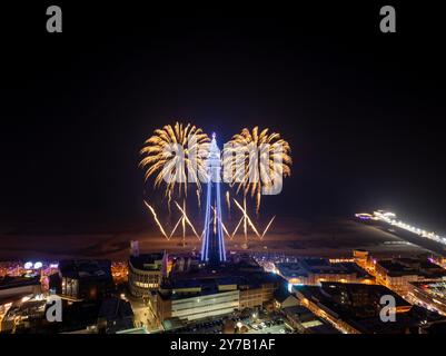 Fuochi d'artificio e Blackpool Tower 3 Foto Stock