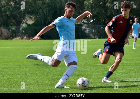 Roma, Italia. 28 settembre 2024. Lorenzo Ferrari delle SS Lazio U20 durante la partita Lazio U20 contro Genova U20 6° giorno del Campionato Italiano di calcio Primavera 1 al Centro sportivo la Borghesiana il 28 settembre 2024 a Roma (foto di Roberto Bettacchi/Pacific Press) crediti: Pacific Press Media Production Corp./Alamy Live News Foto Stock