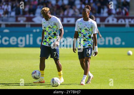 Fisayo Dele-Bashiru e Tijjani Noslin della SS Lazio durante la partita di serie A tra Torino FC e SS Lazio il 29 settembre 2024 all'Olympic grande T Foto Stock