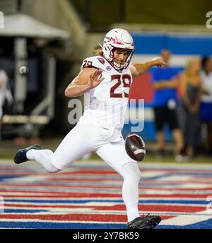 Il punter dei Florida State Seminoles ALEX MASTROMANO (20 sembra fare un punt durante la partita tra i Florida State Seminoles e le SMU Mustangs il 28 settembre 2024 al Gerald J. Ford Stadium di Dallas, Texas. (Foto di: Jerome Hicks/Sipa USA) credito: SIPA USA/Alamy Live News Foto Stock