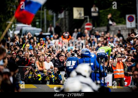 Zurigo, Svizzera. 29 settembre 2024. Lo sloveno Tadej Pogacar è stato in azione durante la corsa su strada maschile d'élite ai Campionati del mondo di ciclismo su strada e strada UCI 2024, domenica 29 settembre 2024, a Zurigo, Svizzera. I Mondi si svolgono dal 21 al 29 settembre. BELGA PHOTO JASPER JACOBS credito: Belga News Agency/Alamy Live News Foto Stock