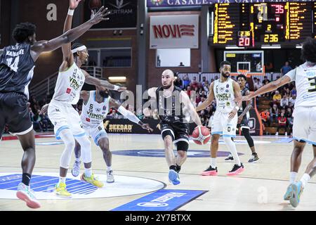 #2 Kuhse Tommy (Bertram Derthona Basket Tortona) durante Bertram Derthona Tortona vs Vanoli Basket Cremona, partita di serie A A Casale Monferrato (AL), Italia, settembre 29 2024 Foto Stock