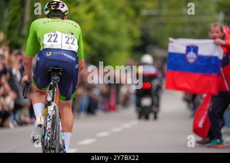 Zurigo, Svizzera. 29 settembre 2024. Lo sloveno Tadej Pogacar è stato in azione durante la corsa su strada maschile d'élite ai Campionati del mondo di ciclismo su strada e strada UCI 2024, domenica 29 settembre 2024, a Zurigo, Svizzera. I Mondi si svolgono dal 21 al 29 settembre. BELGA POOL ZAC WILLIAMS/SWPIX. COM credito: Belga News Agency/Alamy Live News Foto Stock