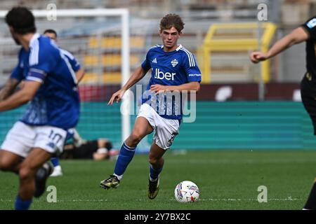 Nicolas Paz (Como) durante la partita di serie A italiana tra Como 3-2 Hellas Verona allo Stadio Giuseppe Sinigaglia il 29 settembre 2024 a Como. Crediti: Maurizio Borsari/AFLO/Alamy Live News Foto Stock