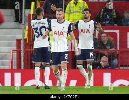 Dominic Solanke (a destra) del Tottenham Hotspur celebra il terzo gol della squadra durante la partita di Premier League all'Old Trafford, Manchester. Data foto: Domenica 29 settembre 2024. Foto Stock