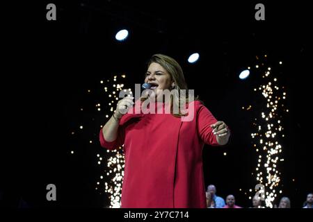 San Juan, Stati Uniti. 22 settembre 2024. Il Commissario residente Jenniffer González Colón, che si candida a governatore, parla durante l'assemblea generale del nuovo Partito Progressista a San Juan, Porto Rico, domenica 22 settembre 2024. Molti considerano González Colón il leader nella vittoria della gara governatoriale a novembre. Crediti: SIPA USA/Alamy Live News Foto Stock