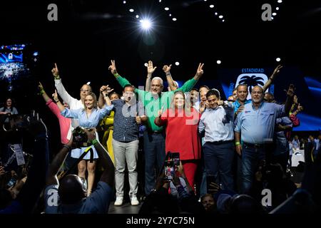 San Juan, Stati Uniti. 22 settembre 2024. Il Commissario residente Jennifer González Colón, circondato da politici e alleati del nuovo Partito Progressista, festeggia durante la fine dell'assemblea generale del partito a San Juan, Porto Rico, domenica 22 settembre 2024. Molti vedono il nuovo Partito Progressista pro-stato come il leader nelle prossime elezioni di novembre. Crediti: SIPA USA/Alamy Live News Foto Stock