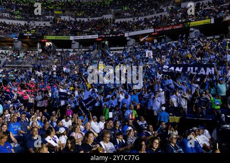 San Juan, Stati Uniti. 22 settembre 2024. La folla applaude durante l'assemblea generale pro-stato del nuovo Partito Progressista a San Juan, Porto Rico, domenica 22 settembre 2024. Crediti: SIPA USA/Alamy Live News Foto Stock