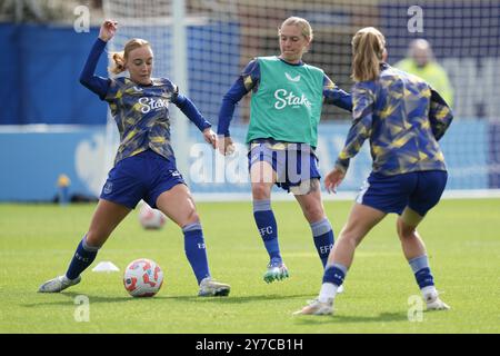 Liverpool, Regno Unito. 29 settembre 2024. Everton FC vs Manchester Utd FC Barclays Womens Super League. WALTON HALL PARK STADIUM, INGHILTERRA - 30 SETTEMBRE 2024 l'Everton si scalda durante la partita di Super League femminile del Barclays tra l'Everton FC e il Bristol City FC al Walton Hall Park Stadium il 30 settembre 2024 a Liverpool Inghilterra ( Credit: ALAN EDWARDS/Alamy Live News Foto Stock