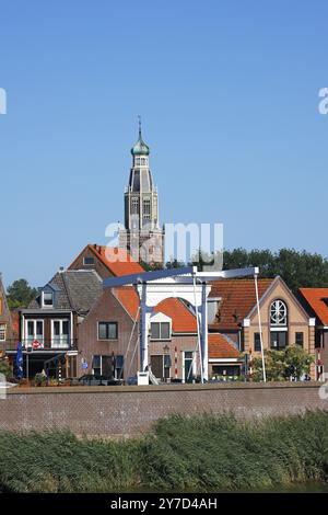 Vista sulla città di Enkhuizen con torre della chiesa Zuiderkerk, Enkhuizen, Olanda settentrionale, Frisia occidentale, Paesi Bassi Foto Stock