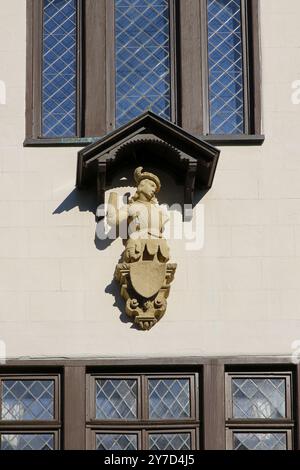 Figura in pietra, busto, scultura, ritratto, castello di Lichtenstein, castello fiabesco di Wuerttemberg, edificio storico, punto di riferimento dell'Alb Svevo, Hon Foto Stock