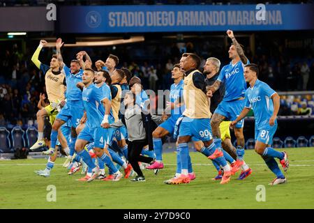 Napoli, Campania, Italia. 29 settembre 2024. I giocatori del Napoli festeggiano al termine della partita di calcio SSC Napoli - Monza Stadio Maradona il 29 settembre 2024 a Napoli, Italia. (Credit Image: © Ciro De Luca/ZUMA Press Wire) SOLO PER USO EDITORIALE! Non per USO commerciale! Crediti: ZUMA Press, Inc./Alamy Live News Foto Stock