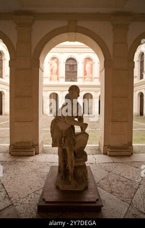 La raffinata villa della nobile famiglia Pisani si trova lungo la Riviera del Brenta, un'ideale estensione del Gran Canal Veneziano Foto Stock