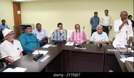 Patna, India. 29 settembre 2024. PATNA, INDIA - SETTEMBRE 29: Jan Suraj fondatore Prashant Kishore tiene un incontro con insegnanti e professori a Gyan Bhawan il 29 settembre 2024 a Patna, India. (Foto di Santosh Kumar/Hindustan Times/Sipa USA ) credito: SIPA USA/Alamy Live News Foto Stock