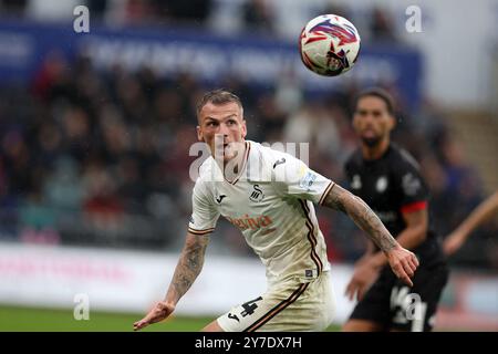 Swansea, Regno Unito. 29 settembre 2024. Josh Tymon della città di Swansea in azione. Partita del campionato EFL Skybet, Swansea City contro Bristol City allo Stadio Swansea.com di Swansea, Galles, domenica 29 settembre 2024. Questa immagine può essere utilizzata solo per scopi editoriali. Solo per uso editoriale, foto di Andrew Orchard/Andrew Orchard fotografia sportiva/Alamy Live news credito: Andrew Orchard fotografia sportiva/Alamy Live News Foto Stock