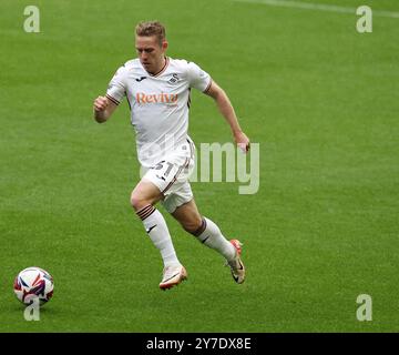 Swansea, Regno Unito. 29 settembre 2024. Ollie Cooper della città di Swansea in azione. Partita del campionato EFL Skybet, Swansea City contro Bristol City allo Stadio Swansea.com di Swansea, Galles, domenica 29 settembre 2024. Questa immagine può essere utilizzata solo per scopi editoriali. Solo per uso editoriale, foto di Andrew Orchard/Andrew Orchard fotografia sportiva/Alamy Live news credito: Andrew Orchard fotografia sportiva/Alamy Live News Foto Stock