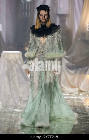 Parigi, Francia. 29 settembre 2024. VALENTINO Primavera/Estate 2025 Runway durante la settimana della moda di Parigi del 2024 settembre - Parigi, Francia, 29/09/2024 credito: dpa/Alamy Live News Foto Stock