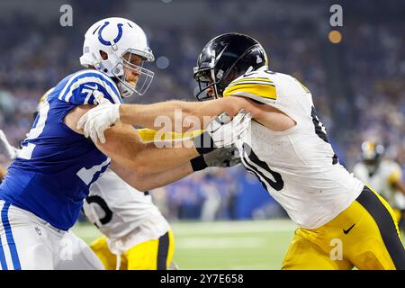 29 settembre 2024: L'offensive lineman degli Indianapolis Colts Braden Smith (72) e il linebacker dei Pittsburgh Steelers T.J. Watt (90) combattono sulla linea di scrimmage durante la partita NFL al Lucas Oil Stadium di Indianapolis, Indiana. John Mersits/CSM. Foto Stock