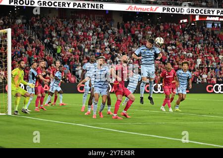 St. Louis, Missouri, Stati Uniti. 28 settembre 2024. Il centrocampista sportivo di Kansas City, REMI WALTER (54), dirige un calcio d'angolo di St. Louis davanti al gol. St. Louis SC ha ospitato lo Sporting al Citypark di St. Louis, Missouri. (Credit Image: © Sven White/ZUMA Press Wire) SOLO PER USO EDITORIALE! Non per USO commerciale! Foto Stock