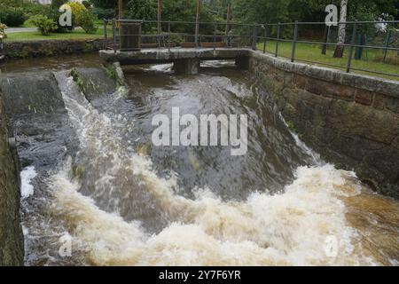 DATA RECORD NON DICHIARATA Ostsachsen - Dauerregen sorgt für weitersteigende Pegel 16.09.2024 Neukirch/Lausitz, Schirgiswalde-Kirschau, Bautzen Spree/Stausee Fotograf: LausitzNews.de Aufgrund der anhaltenden Regenfälle steigen die Pegel der Wesenitz in Neukirch/Lausitz und Spree weiter rasch an. Halten die Regenfälle weiterhin an, so kann es morgen schon zu einer weiteren Erhöhung der Alarmstufe kommen. Die aktuellen Pegelstände: Neukirch/Lausitz - Wesenitz: 115 cm / 6,79 m3/s Alarmstufe 1 überschritten Schirgiswalde - Spree: 256 cm / 15,1 m3/s Alarmstufe 2 erreicht Bautzen - Sprea: 207 cm/ 24 m3/s, Foto Stock