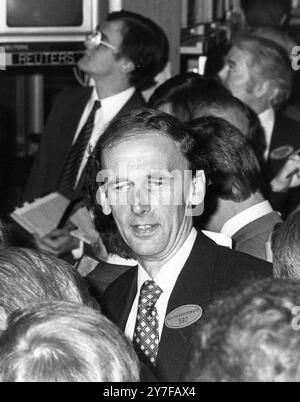 Sir Nicholas Goodison, Presidente della Borsa, ha aperto oggi in città il nuovo contratto LIFFE (London International Financial Futures Exchange), il FT-se 100 index contract. 3 maggio 1984 Foto Stock