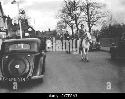 A spacciare per i voti a cavallo. Pat Hornsby Smith candidato conservatore per la Divisione Chislehurst-Sidcup. 23 febbraio 1950 Foto Stock