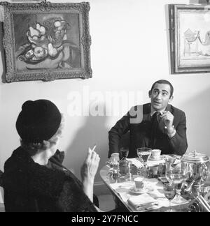 Lionel Bart, (1930 - 1999) scrittore e compositore britannico di musical, colonne sonore e musica pop. Fotografia di George Douglas Foto Stock