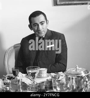 Lionel Bart, (1930 - 1999) scrittore e compositore britannico di musical, colonne sonore e musica pop. Fotografia di George Douglas Foto Stock