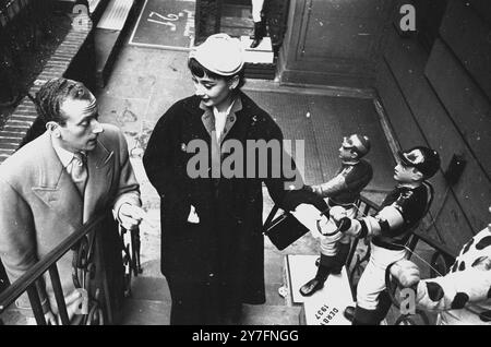 Audrey Hepburn in una visita del 1952 a New York, USA, dove recitava in Gigi on Broadway, New York 1952. Fotografia di George Douglas Foto Stock