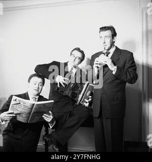 Il cast di The Goon Show, Peter Sellers, Harry Secombe e Spike Milligan a Londra nel 1954. Fotografia di George Douglas Foto Stock