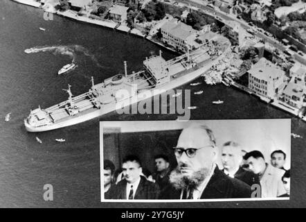 29 DICEMBRE 1964 il capitano russo Vladimir Ginsberg ha ricevuto una sospensione condizionale di sei mesi per aver permesso alla sua nave, la petroliera russa "Arkhangelsk", di arenarsi durante la fitta nebbia nel Bosforo nell'agosto 1963, uccidendo tre civili turchi e danneggiando le proprietà. Istanbul, Turchia. Foto Stock