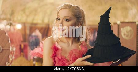 WICKED 2024 Universal Pictures film con Ariana grande nel ruolo di Glinda Foto Stock