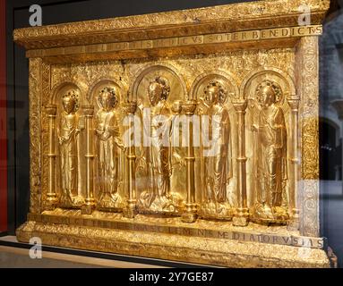 Davanti all'altare della Cattedrale di Basilea, Fulda o Bamberga? (Germania), 1° quarto dell'XI secolo, Repoussé e oro timbrato su nucleo di quercia, pietre preziose, perle, vetreria, dal tesoro della cattedrale di Basilea (Svizzera), Museo Nazionale del Medioevo, Musée de Cluny, Parigi. Francia. Foto Stock