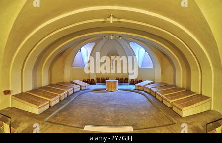 BERGAMO, ITALIA - 7 APRILE 2022: Interno della Cripta dei Vescovi nella Cattedrale di Bergamo, Bergamo, Italia Foto Stock