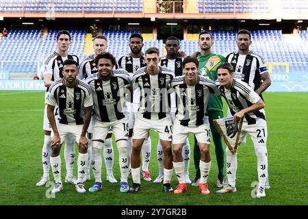 Genova, Italia. 28 settembre 2024. I giocatori della Juventus FC posano per una foto della squadra prima della partita di calcio di serie A tra Genoa CFC e Juventus FC. Crediti: Nicolò campo/Alamy Live News Foto Stock