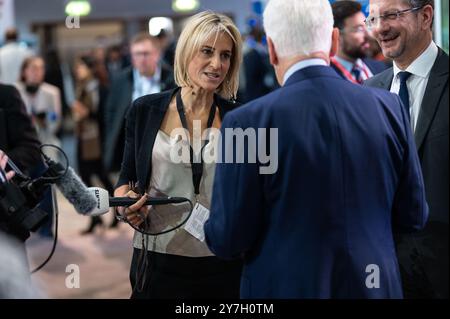 Birmingham, Regno Unito. 30 settembre 2024. Emily Maitlis vista alla conferenza. Il Partito Conservatore è il secondo partito politico più grande del Regno Unito e si riunisce a Birmingham per la sua conferenza autunnale. Crediti: David Tramontan / Alamy Live News Foto Stock