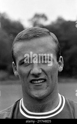 ALAN HARRIS - RITRATTO DEL CALCIATORE DELLA SQUADRA DEL CHELSEA FOOTBALL CLUB FC A LONDRA / ; 26 LUGLIO 1964 Foto Stock