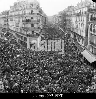 FUNERALE DI THOREZ MAURICE PRESIDENTE DEL PARTITO COMUNISTA FRANCESE A PARIGI; 17 LUGLIO 1964 Foto Stock