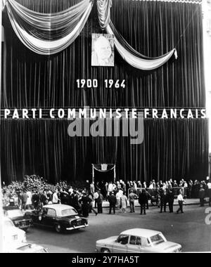 FUNERALE DEL QUARTIER GENERALE COMUNISTA FRANCESE THOREZ MAURICE IN LUTTO A PARIGI; 16 LUGLIO 1964 Foto Stock