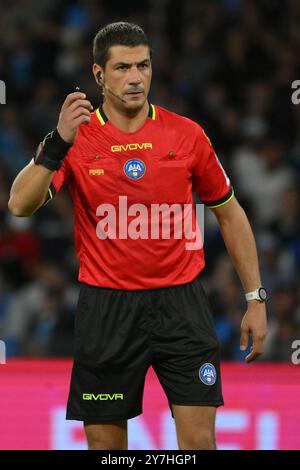 Napoli, Italia. 29 settembre 2024. Gianluca Manganiello arbitro durante la partita di serie A Enelive tra SSC Napoli e AC Monza il 29 settembre 2024 a Napoli, italia punteggio finale 2-0 (foto di Agostino Gemito/Pacific Press) crediti: Pacific Press Media Production Corp./Alamy Live News Foto Stock