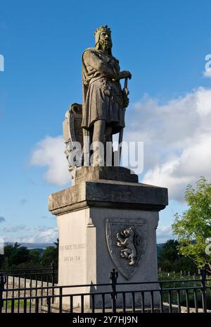 Statua di Robert Bruce al Castello di Stirling. Successo commerciale contro gli inglesi nella battaglia di Bannockburn. Stirling, Scozia, Regno Unito Foto Stock