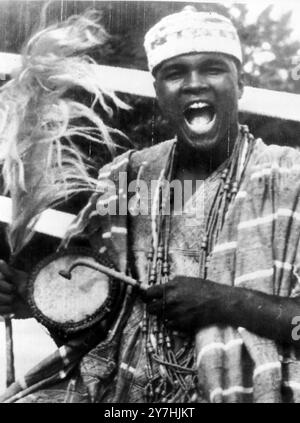 IL CAMPIONE AMERICANO DI PUGILATO CASSIUS MARCELIUS CLAY MUHAMMAD ALI IN NIGERIA / ; 2 GIUGNO 1964 Foto Stock