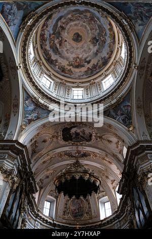 Splendido soffitto dipinto nel Duomo di Bergamo (Duomo di Bergamo, Cattedrale di Sant'Alessandro) a Bergamo, Lombardia, Italia. Foto Stock