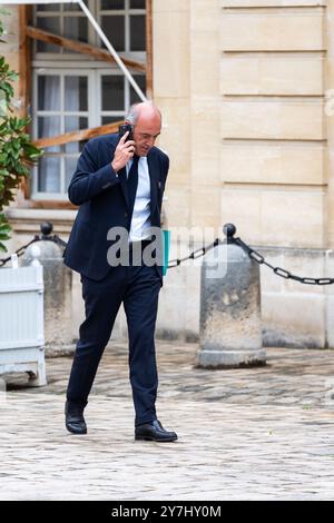 Parigi, Francia. 30 settembre 2024. Deputato francese per il partito di destra Les Republicans (LR) Olivier Marleix mentre arriva all'Hotel de Matignon a Parigi il 30 settembre 2024. Foto di Alexis Jumeau/ABACAPRESS. COM credito: Abaca Press/Alamy Live News Foto Stock