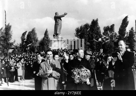 ENVER HOXHA CON IL CINESE CHOU EN-LAI IN ALBANIA / ; 29 FEBBRAIO 1964 Foto Stock