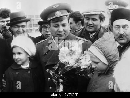 IL COSMONAUTA RUSSO PAVEL POPOVICH A VIENNA, AUSTRIA / ; 7 FEBBRAIO 1964 Foto Stock