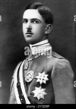 Anni '20 Archivio storico Olycom/LaPresse Umberto II di Savoia (Racconigi, 15 settembre 1904 - Ginevra, 18 marzo 1983) è stato Principe di Piemonte dal 1904 al 1946, Luogotenente generale del Regno d'Italia dal 5 giugno 1944 al 9 maggio 1946 e fine ultimo re d'Italia per abdicazione del padre Vittorio Emanuele III dal 9 maggio al 18 giugno 1946. La brevissima durata del suo regno, appena quaranta giorni, gli valse il soprannome di «re di maggio». Nella foto: Re Umberto II di Savoia nella foto: Re Umberto II di Savoia credito: LaPresse/Alamy Live News Foto Stock