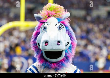 Indianapolis, Indiana, Stati Uniti. 29 settembre 2024. La mascotte degli Indianapolis Colts Blue durante la gara contro i Pittsburgh Steelers al Lucas Oil Stadium di Indianapolis, Indiana. John Mersits/CSM/Alamy Live News Foto Stock