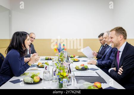 Annalena Baerbock Buendnis 90/Die Gruenen, Bundesaussenministerin, trifft Gabrielius Landsbergis, Aussenminister von Litauen, a Berlino, 30.09.2024. Fotografiert im Auftrag des Auswaertigen Amtes. Berlin Deutschland *** Annalena Baerbock Buendnis 90 Die Gruenen , Ministro federale degli esteri, incontra Gabrielius Landsbergis, Ministro degli esteri della Lituania, a Berlino, 30 09 2024 fotografato per conto del Ministero federale degli affari esteri di Berlino Germania Copyright: XKiraxHofmann/AAX Foto Stock
